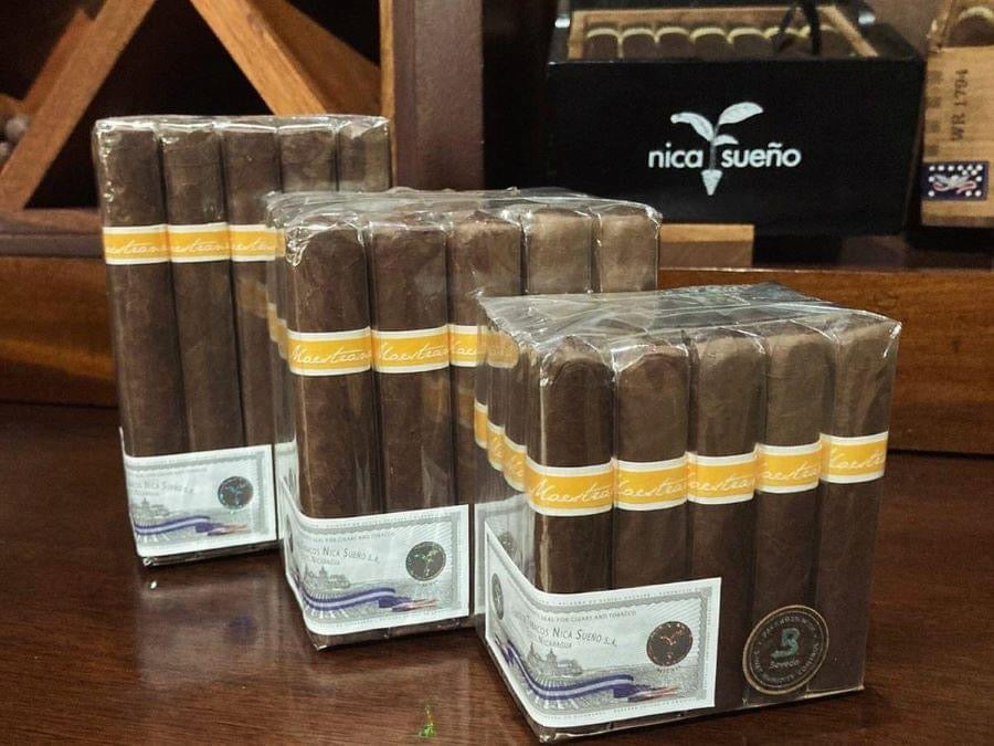 james fox tobacco James J Fox, oldest cigar shop in London established by Robert Lewis in 1787, cigar merchants on St Jame's Street, central London, England, UK Stock Photo james fox tobacco James J Fox, oldest cigar shop in London established by Robert Lewis in 1787, cigar merchants on St Jame's Street, central London, England, UK Stock Photo